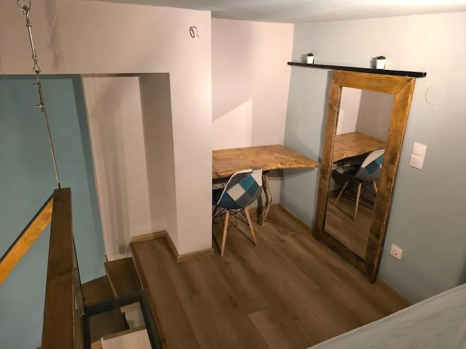 Floating, Cosy Studio 8' Walk From The Seaside Thessaloniki Apartment