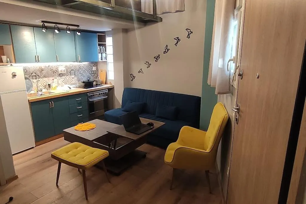 Floating, Cosy Studio 8\' Walk From The Seaside contacts